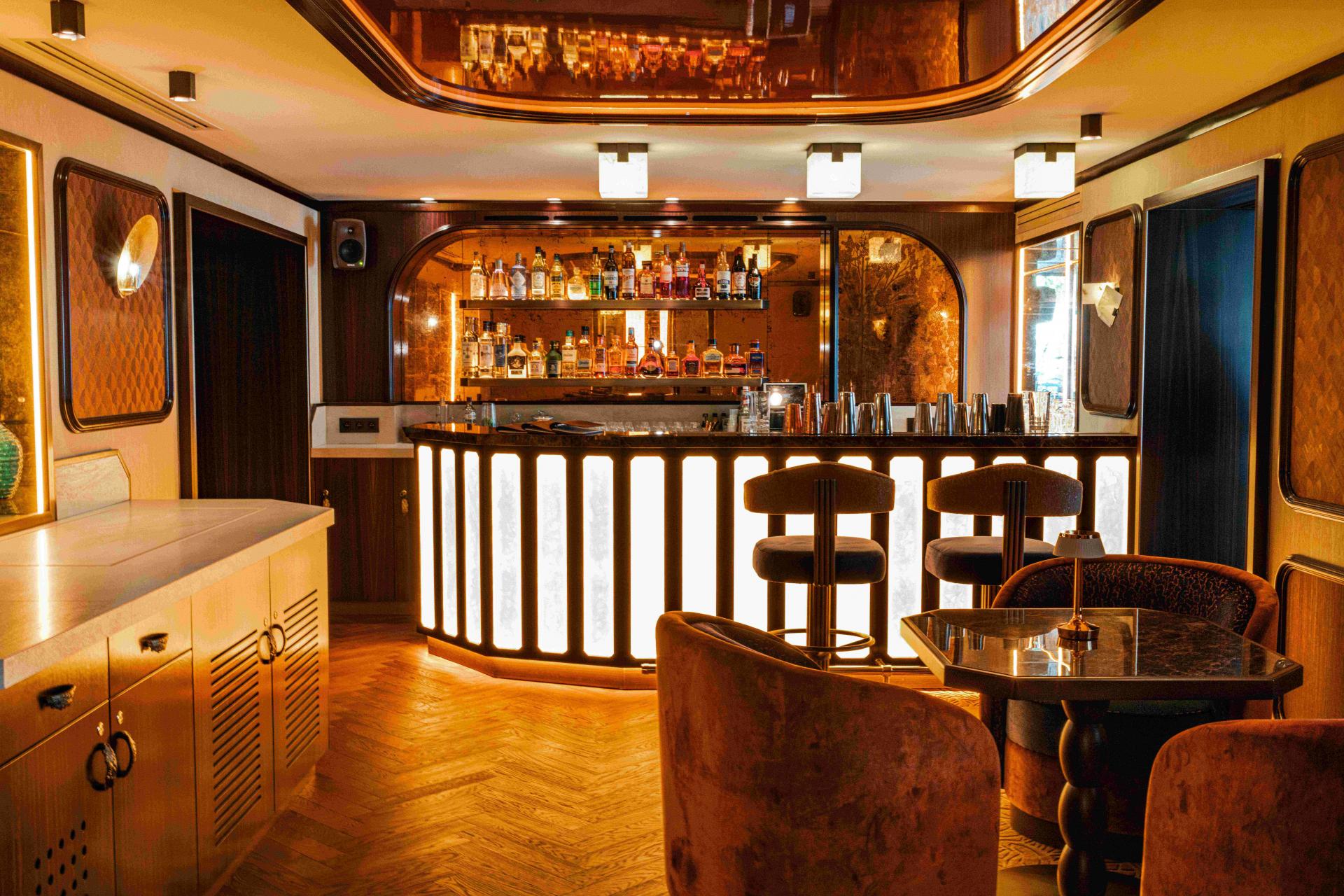 La Bourdonnais - Gloster Bar