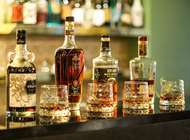 La Bourdonnais - Gloster Bar